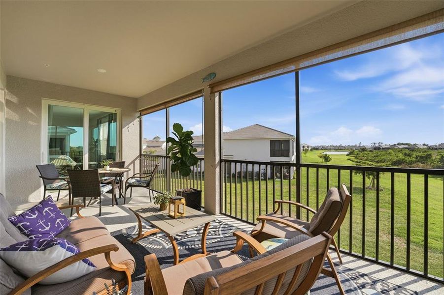 Exterior details and patio area of a home in , Venice (Image 21).