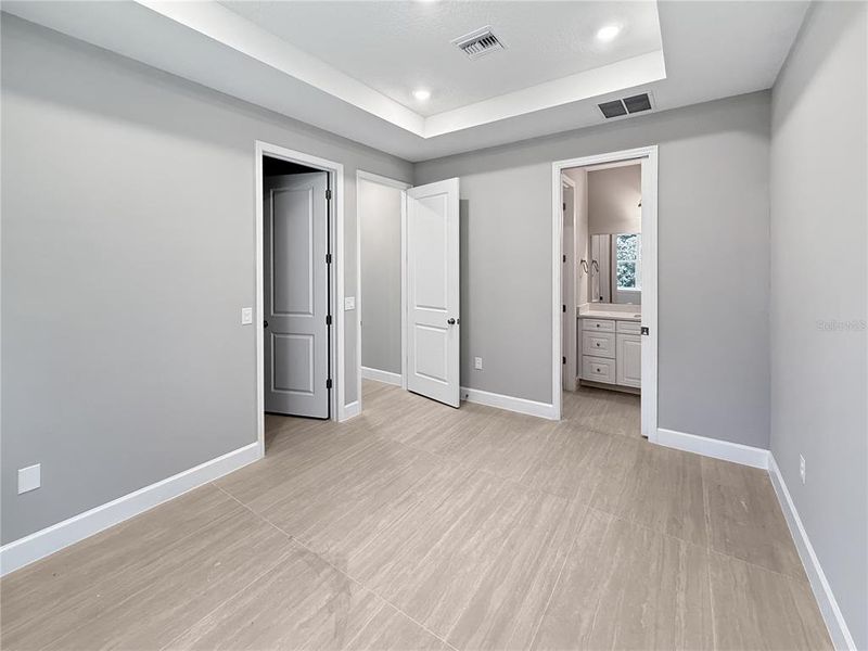 Spacious, unfurnished interior of a new home in , Sanford (Image 11).