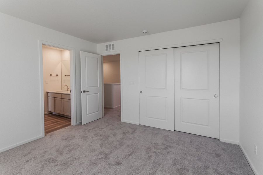 Spacious, unfurnished interior of a new home in Trailside, Timnath (Image 30). Spacious, unfurnished interior of a new home in Trailside, Timnath (Image 30).