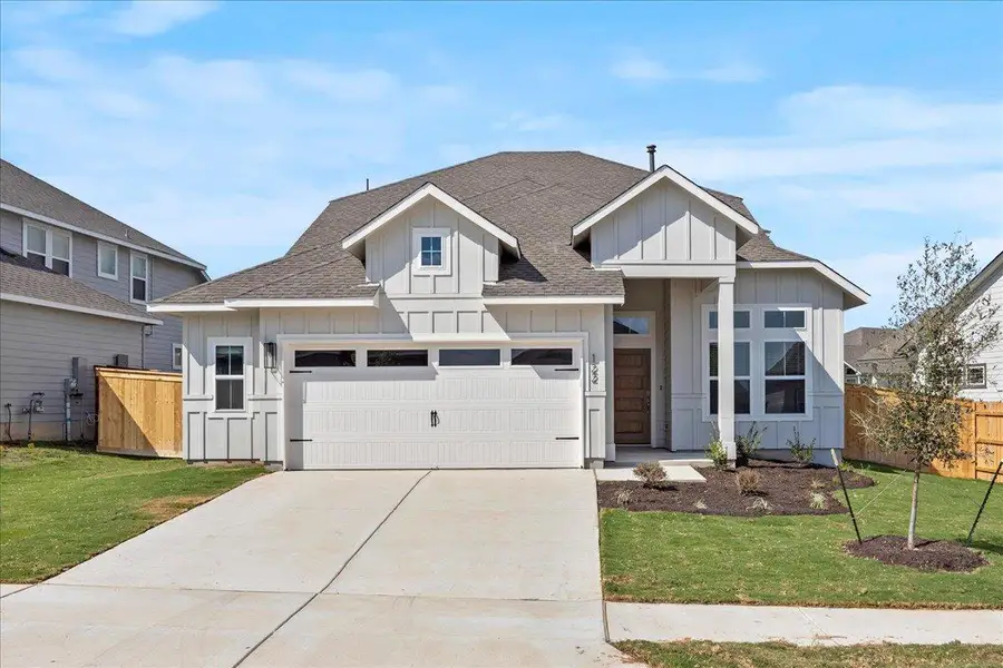 MOVE IN READY - LARGE LOT - OVERSIZED GARAGE