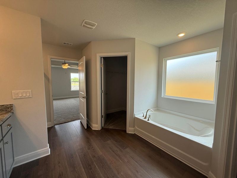 Spacious, unfurnished interior of a new home in Ashton View, Crestview (Image 17).