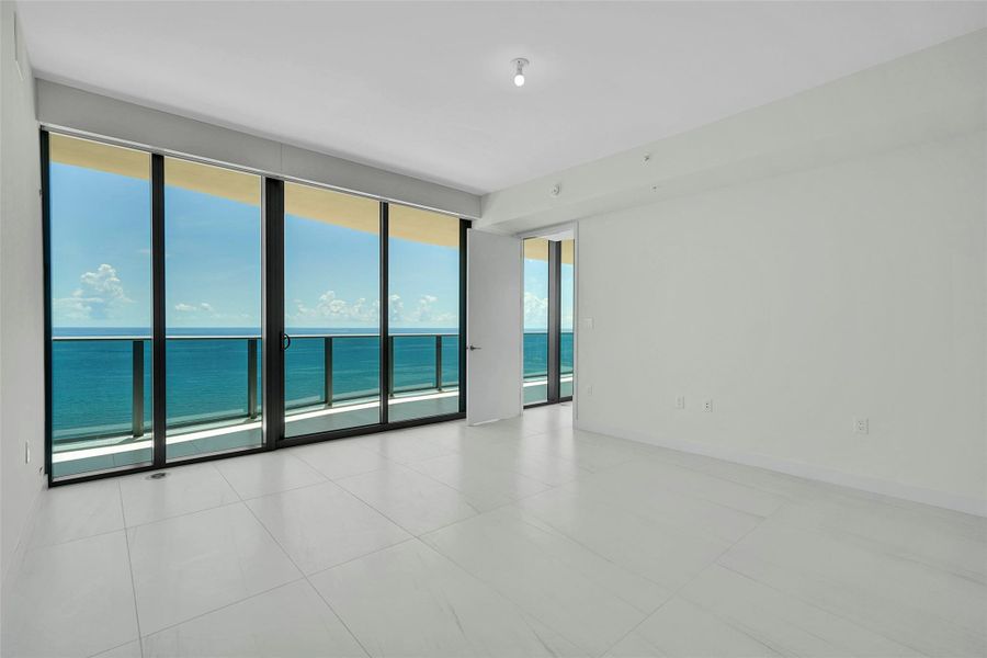 Spacious, unfurnished interior of a new home in Casamar, Pompano Beach (Image 18). Spacious, unfurnished interior of a new home in Casamar, Pompano Beach (Image 18).