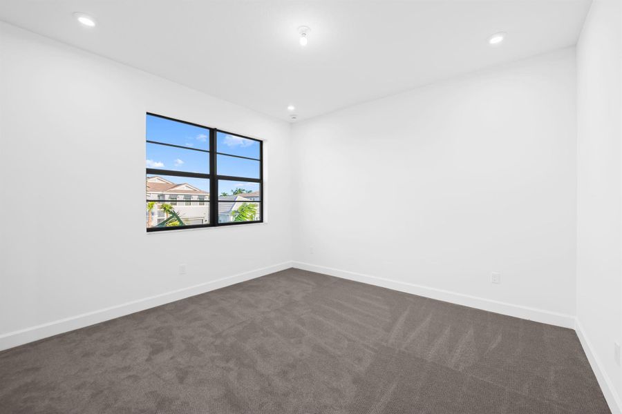 Spacious, unfurnished interior of a new home in Sienna, Pembroke Pines (Image 22).