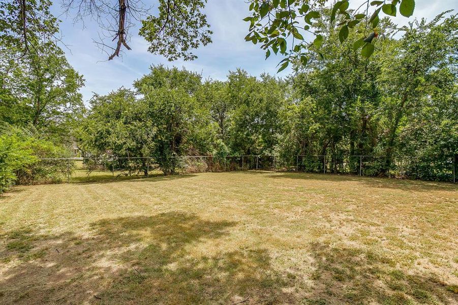 Exterior details and patio area of a home in , Mineral Wells (Image 24).