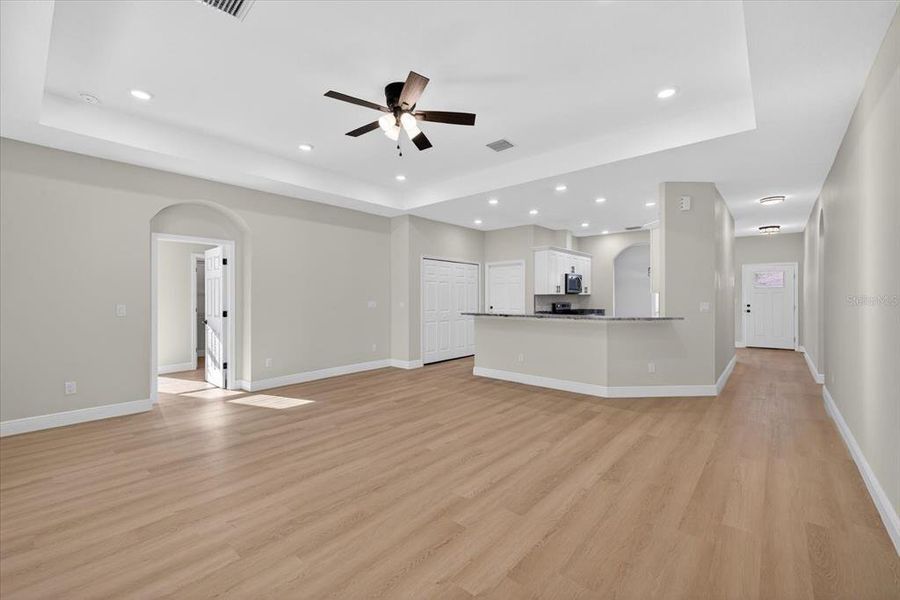 Spacious, unfurnished interior of a new home in , Pinellas Park (Image 14).