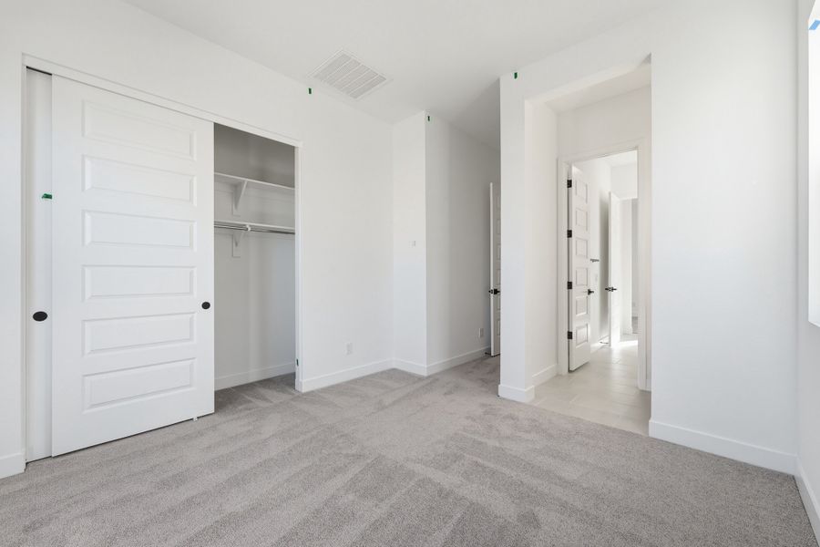 Spacious, unfurnished interior of a new home in Combs Ranch, San Tan Valley (Image 29).
