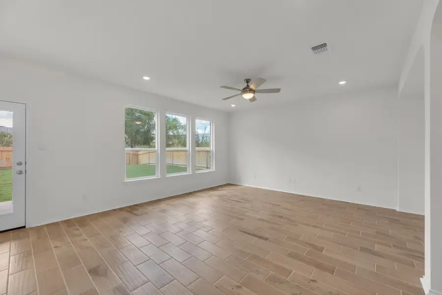 Spacious, unfurnished interior of a new home in Mustang Valley, Manor (Image 27).