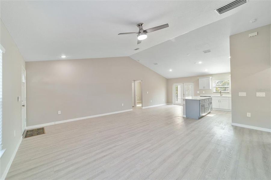 Spacious, unfurnished interior of a new home in , Ocklawaha (Image 26).