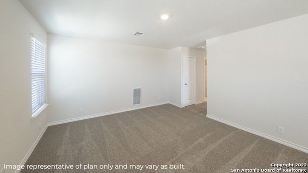 Spacious, unfurnished interior of a new home in Brookstone Creek, San Antonio (Image 19).