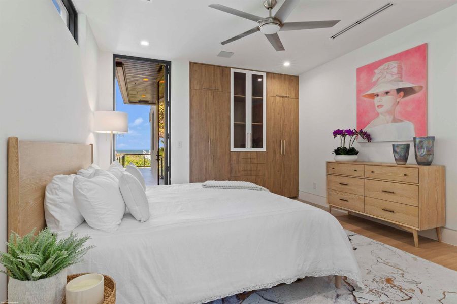 Furnished interior view inside a new home in , Jupiter Island (Image 11).