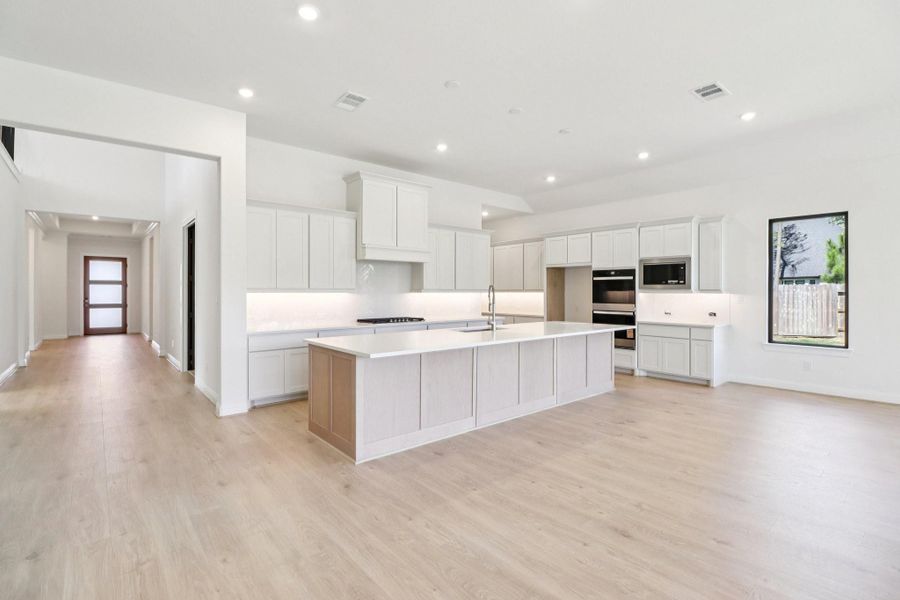 Furnished interior view inside a new home in Evergreen 60', Conroe (Image 14).