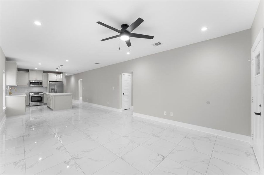 Spacious, unfurnished interior of a new home in , Dallas (Image 26).