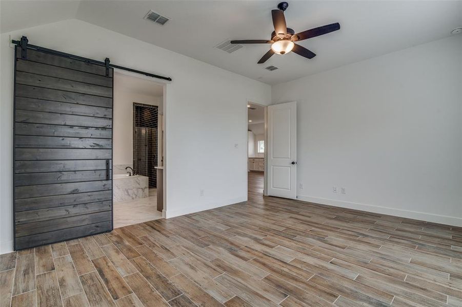 Spacious, unfurnished interior of a new home in Devonshire - Reserve 50', Forney (Image 22). Spacious, unfurnished interior of a new home in Devonshire - Reserve 50', Forney (Image 22).