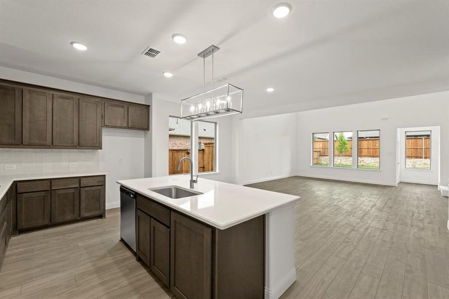 08. 1443 Canadian - Kitchen (3)