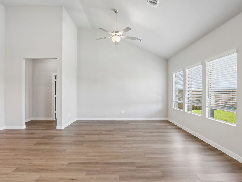 Spacious, unfurnished interior of a new home in Windmore, Princeton (Image 9).
