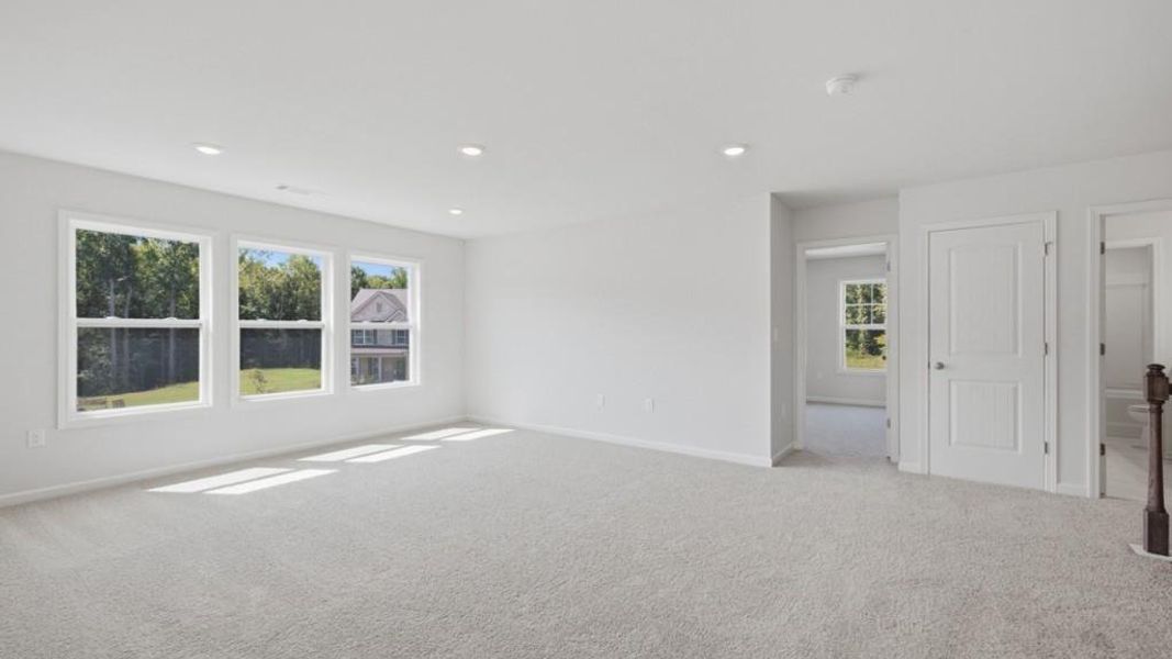 Spacious, unfurnished interior of a new home in Haven Abbey, Cumming (Image 24).