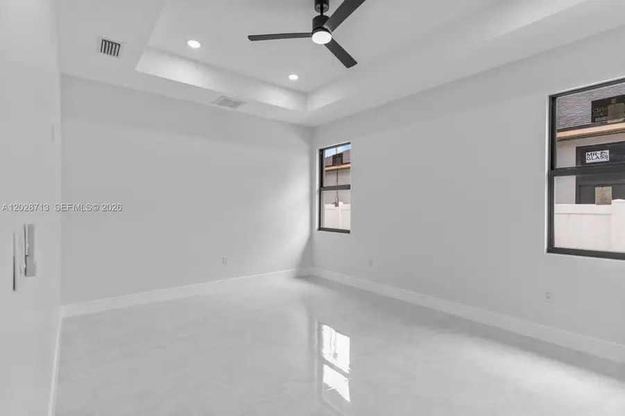 Spacious, unfurnished interior of a new home in , Tampa (Image 18).
