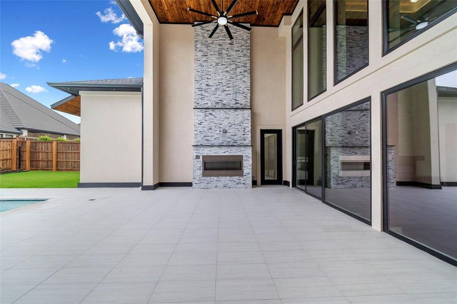 View of patio / terrace with ceiling fan