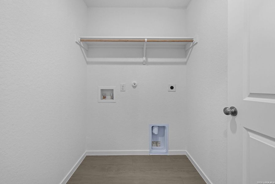 Spacious, unfurnished interior of a new home in Voss Farms: Watermill Collection, New Braunfels (Image 18).