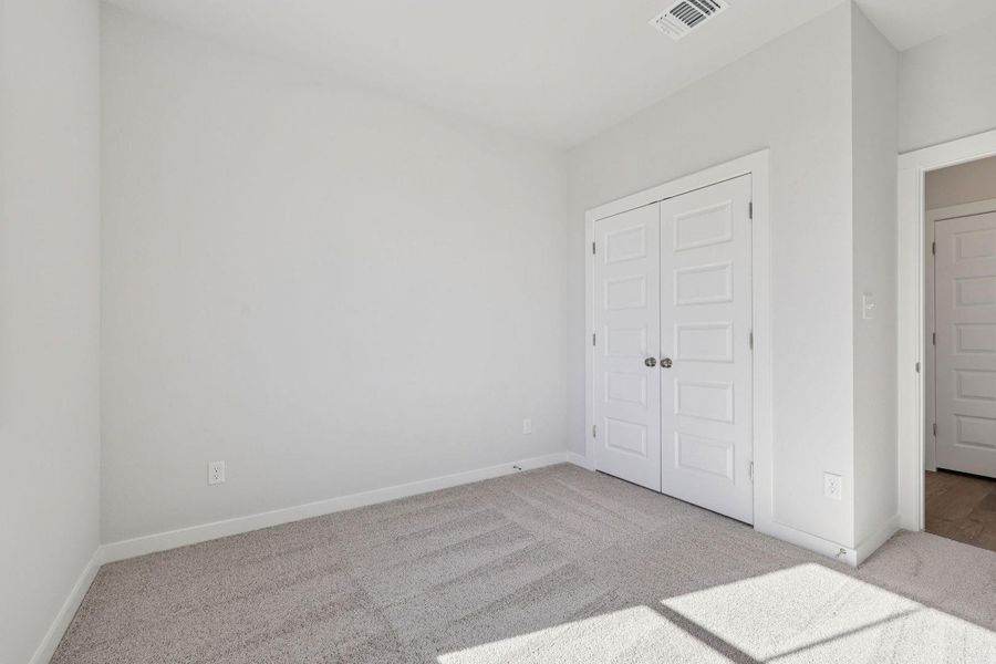 Spacious, unfurnished interior of a new home in The Hollows at Avery Centre, Round Rock (Image 31).