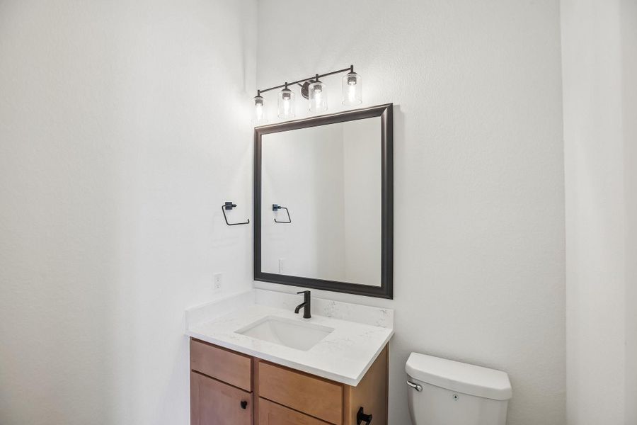 Furnished interior view inside a new home in , Mont Belvieu (Image 7).