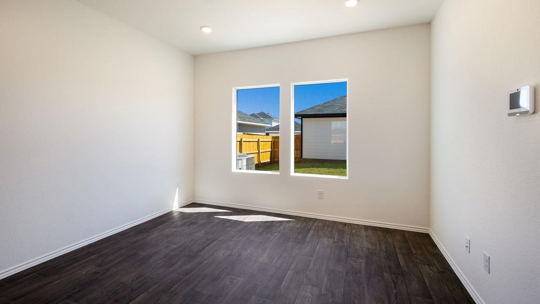 Spacious, unfurnished interior of a new home in Valverde, Bastrop (Image 11).