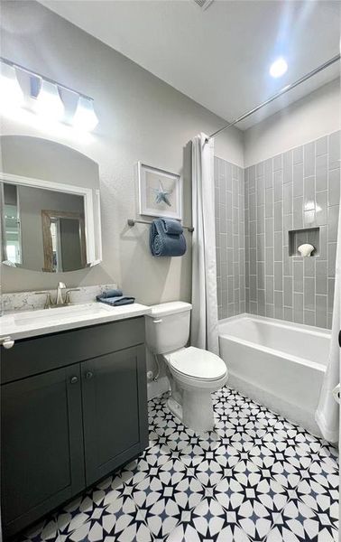 Furnished interior view inside a new home in , Daytona Beach (Image 3).