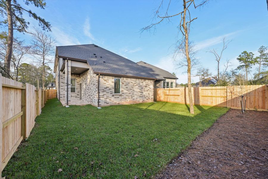 Exterior details and patio area of a home in The Woodlands Hills, Willis (Image 27).