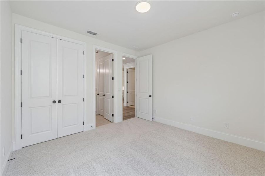 Spacious, unfurnished interior of a new home in Aberdeen, Hoschton (Image 32).
