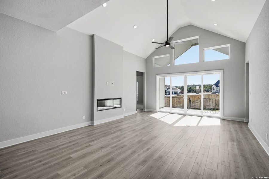 Spacious, unfurnished interior of a new home in Potranco Oaks, Castroville (Image 23).