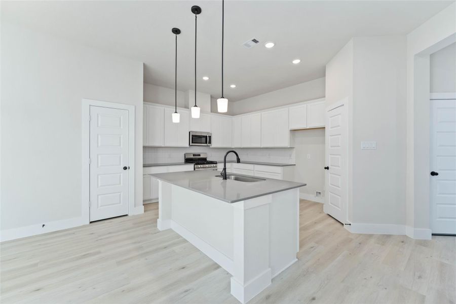 Furnished interior view inside a new home in Alicante, Houston (Image 8).