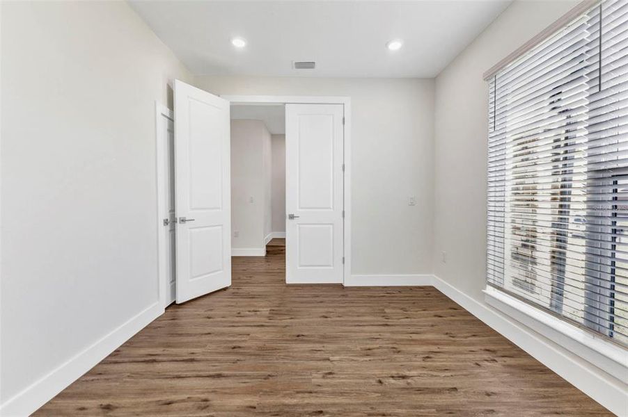 Spacious, unfurnished interior of a new home in , Port Charlotte (Image 13).