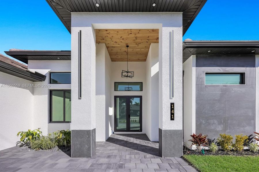 Exterior details and patio area of a home in , Cape Coral (Image 3).