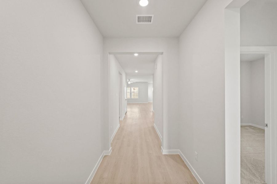 Spacious, unfurnished interior of a new home in Caney Mills, Conroe (Image 25).