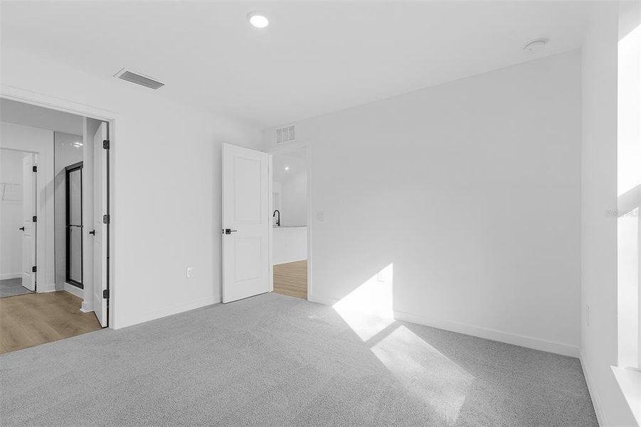 Spacious, unfurnished interior of a new home in , North Port (Image 12).