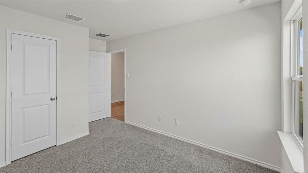 Spacious, unfurnished interior of a new home in Bluff Springs, Ferris (Image 34).