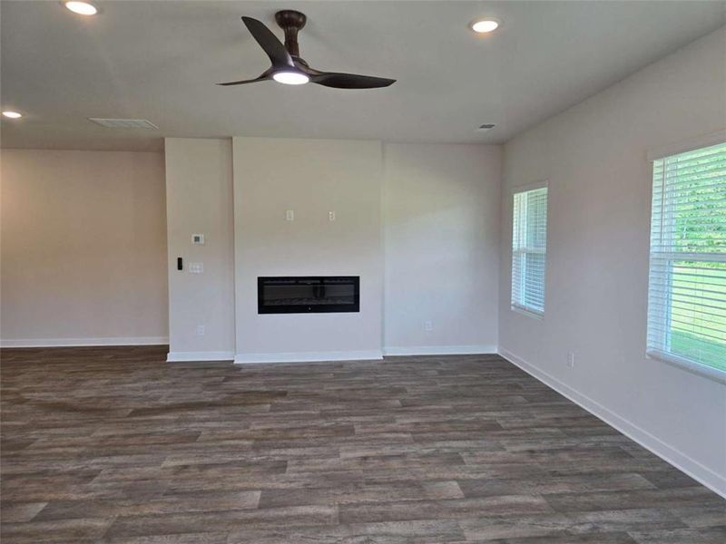 Spacious, unfurnished interior of a new home in Southern Hills, McDonough (Image 23).
