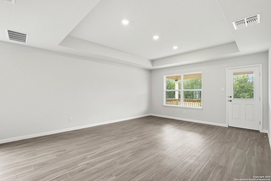 Spacious, unfurnished interior of a new home in Hunters Ranch, San Antonio (Image 16).
