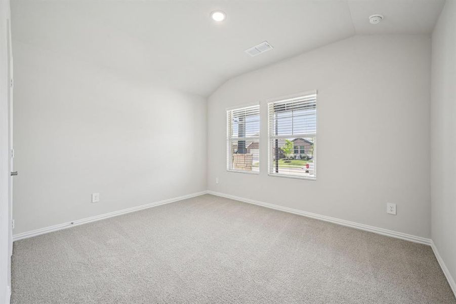 Spacious, unfurnished interior of a new home in Westmoor, Sherman (Image 20).