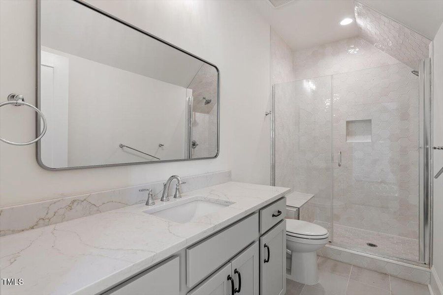 42-3302.5 Hall Place [2153293]_42