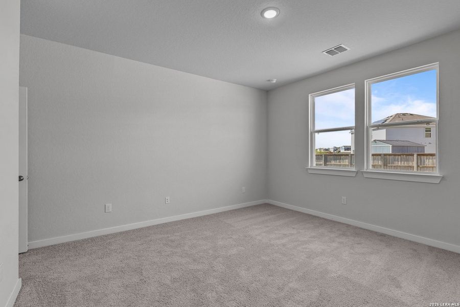 Spacious, unfurnished interior of a new home in Cinco Lakes, San Antonio (Image 17).