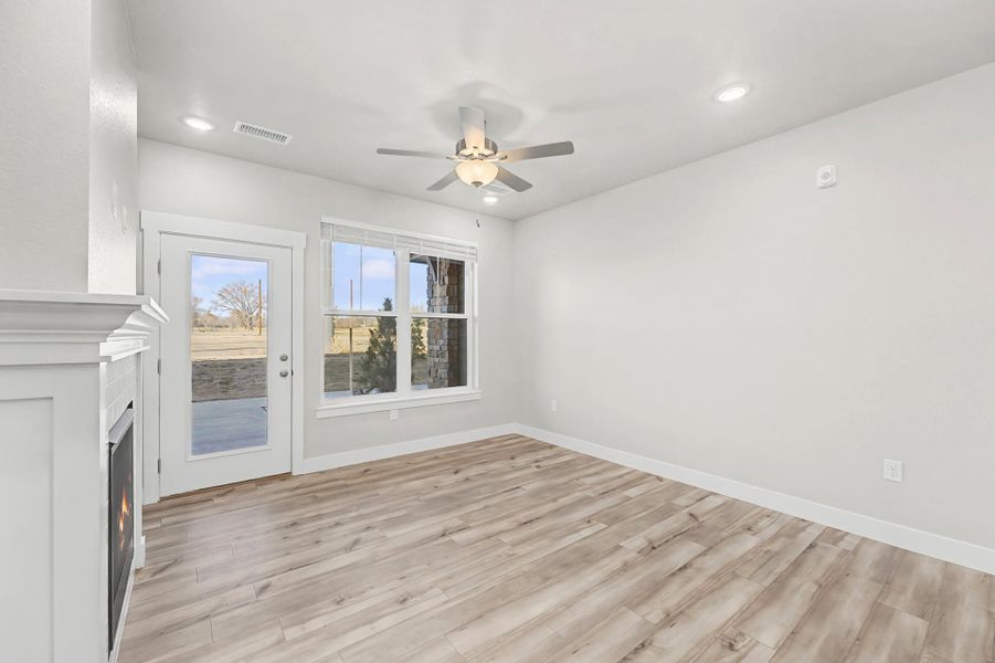 Spacious, unfurnished interior of a new home in Highlands at Fox Hill, Longmont (Image 8).