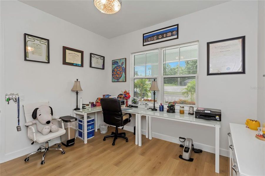 Furnished interior view inside a new home in , Tarpon Springs (Image 10).