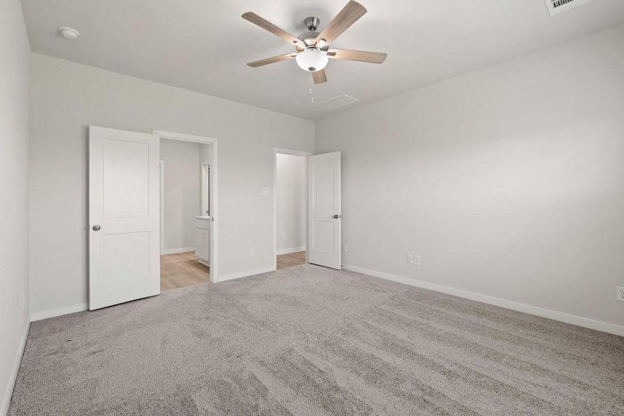 Spacious, unfurnished interior of a new home in Sunterra, Katy (Image 19).