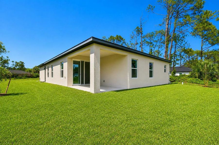 Exterior details and patio area of a home in , North Port (Image 3).