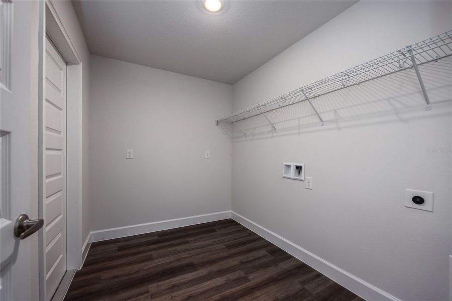 Spacious, unfurnished interior of a new home in Country Way South, Newberry (Image 19).
