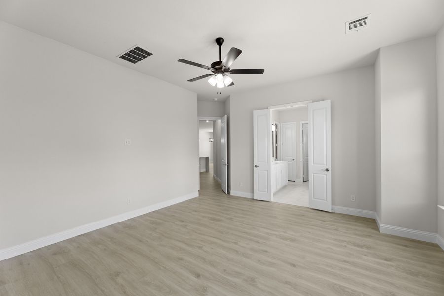 Representative unfurnished interior of a home built from the Cedarwood II by Sandlin Homes in Lakesong, Midlothian (Image 26).