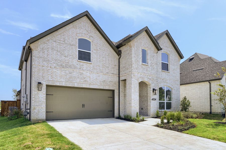4324 Double Diamond - Front Elevation