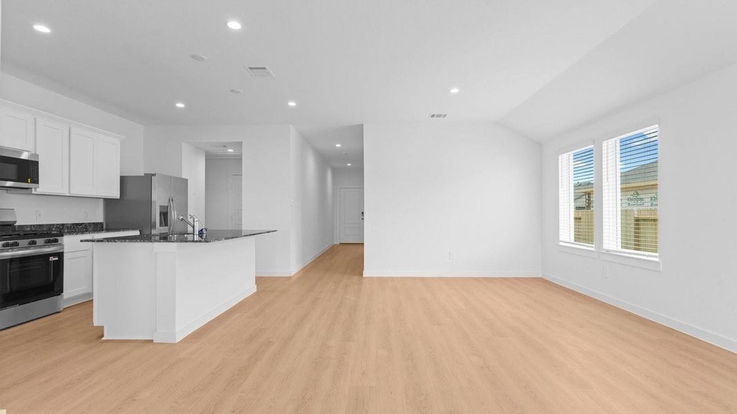 Spacious, unfurnished interior of a new home in Caldwell Crossing, Iowa Colony (Image 7).