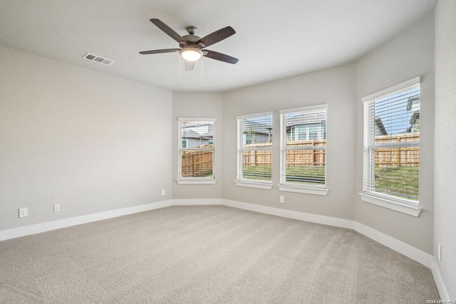 Spacious, unfurnished interior of a new home in Lark Canyon, New Braunfels (Image 21).